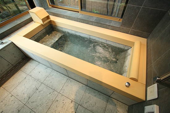 ジェットバス機能もついているフリーバス企画オリジナル浴槽。