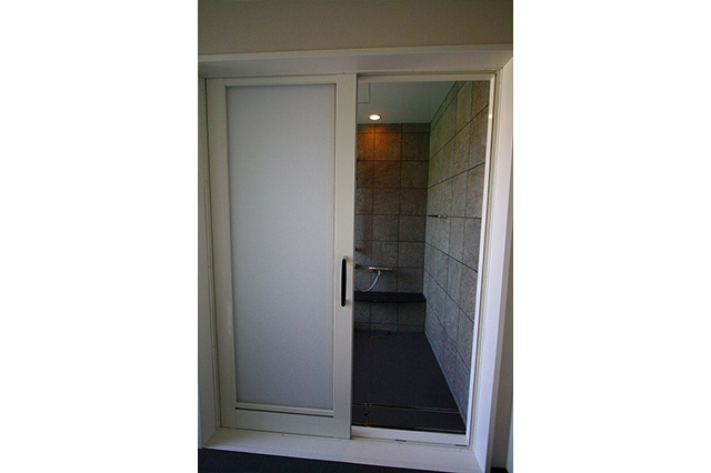 引き戸は、片引きタイプです。