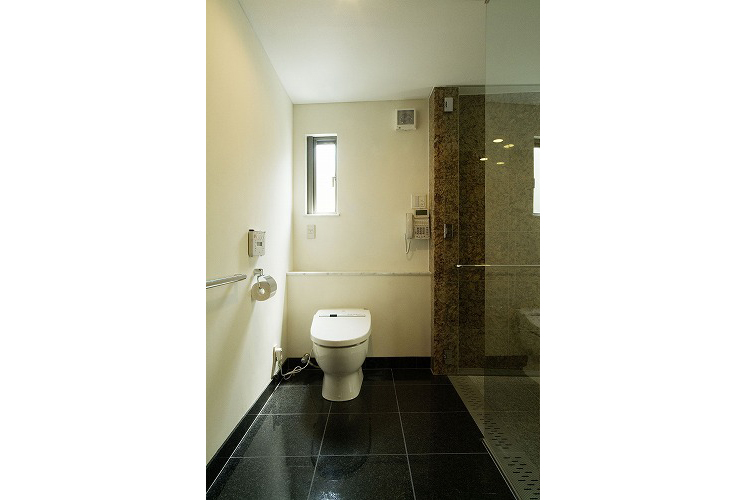 浴室と一体感のあるトイレ空間も提案できます。