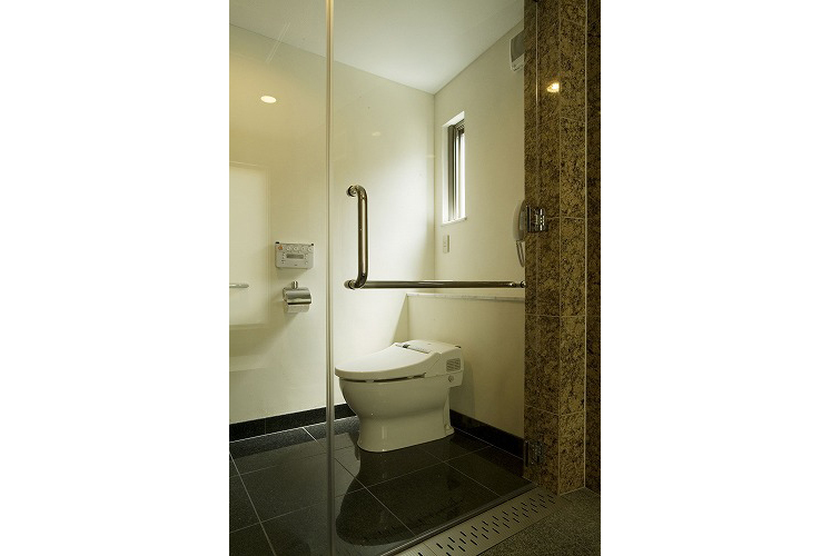 トイレはTOTO社製ウォシュレットを採用。