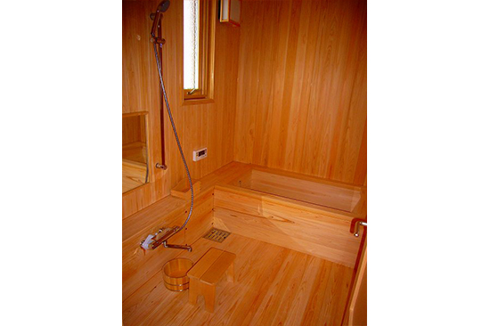 床も木曽ひのき材の直貼りです。