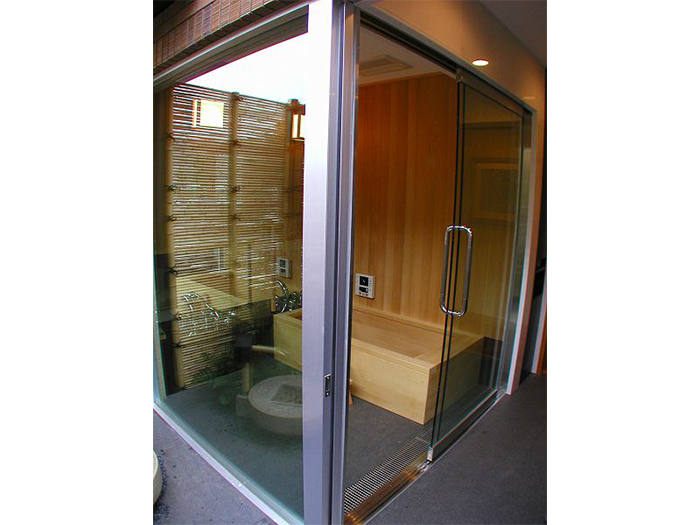 外部とつながる。