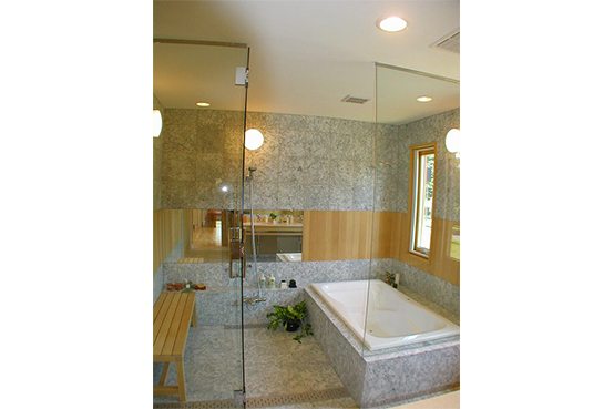 ステンレスのドア枠が主張しない仕上げが、すっきり感と上質感を感じさせます。