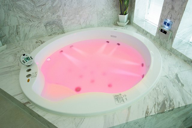 バスタブはTOTOスーパーエクセレントバス。