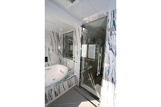 天井の梁があるので、梁形状に合わせて天井を作成しています。