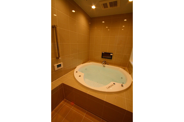 浴槽は、ウェルランド社製のジャクジーバスです。お客様がショールームでご確認され、採用いただきました。