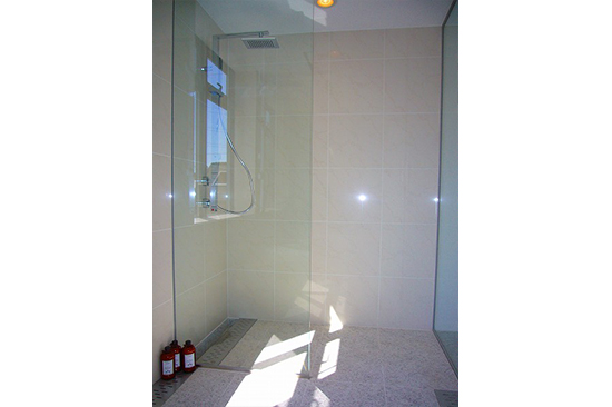 硝子扉のバスルーム