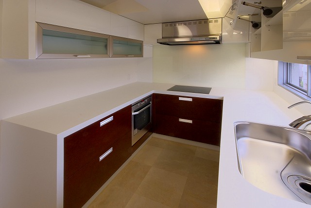 コの字型のオーダーメイドキッチンです。