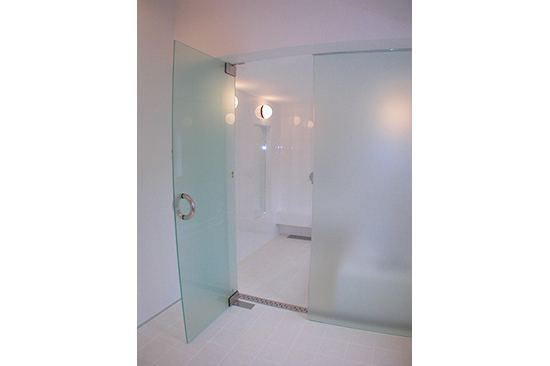 洗面室からドアを開けた様子です。