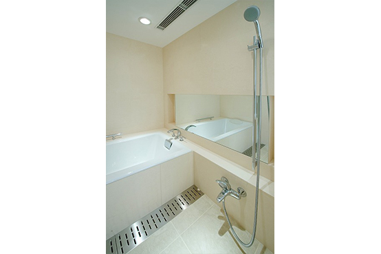 水栓はドイツの至宝ドンブラハ社製。