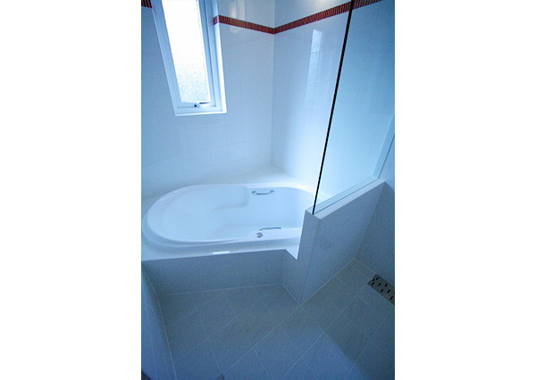 窓の周りもタイルを巻き込んだ本格オーダータイプです。