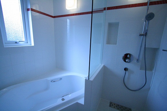 浴槽は、TOTO社製。