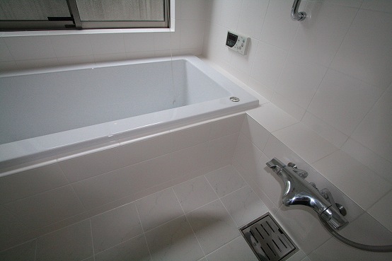 浴槽の排水方法は、ポップアップ式です。