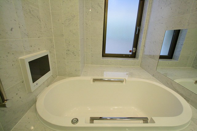 テレビを見ながら入浴できます。