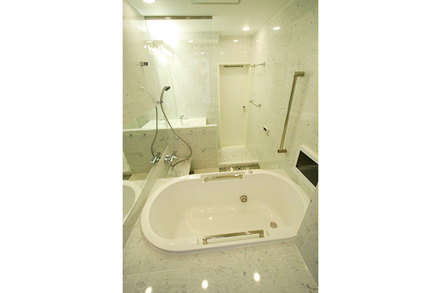 浴槽には追い焚き機能もついて経済的です。