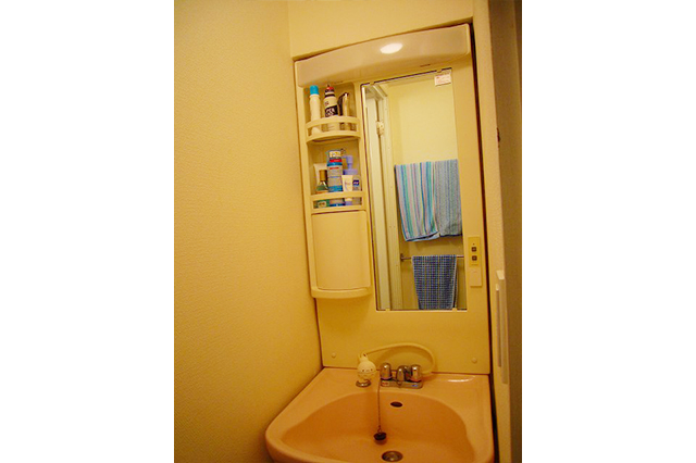 洗面化粧台もちょっと寂しい。