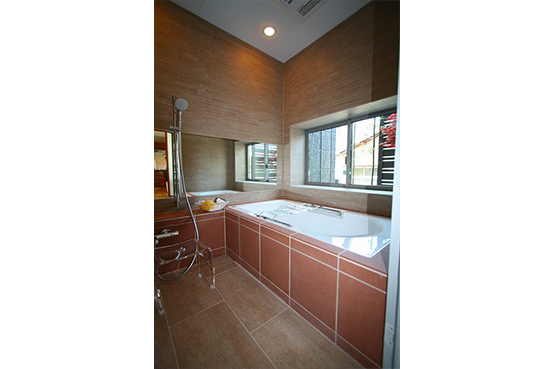 タイルは、ABC商会。