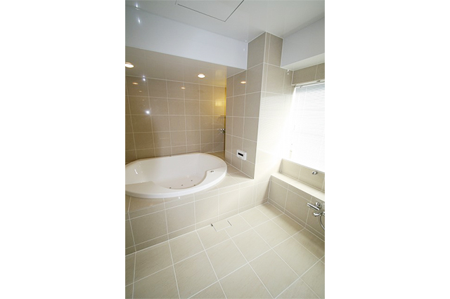 マンション特有の柱型にも対応します。柱奥部分のスペースは、お子様のおもちゃ置きスペースとなります。