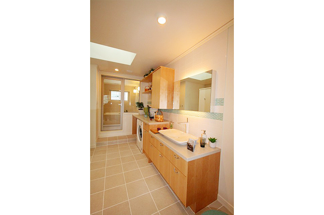 洗面化粧台はオリジナル製作です。