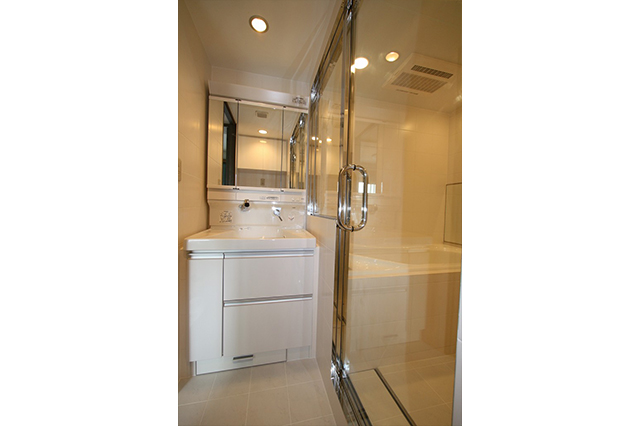 洗面化粧台は、メーカー品を採用。