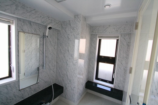 天井の梁と柱型が複雑。