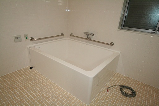 特別注文で作成したFRP製バスタブ。