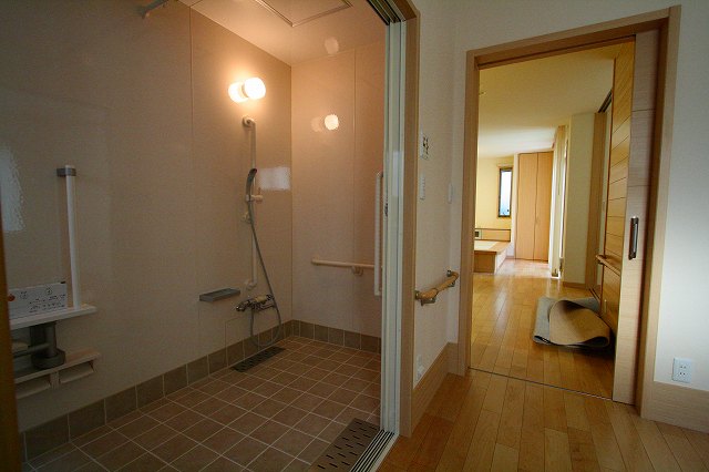 車いす用オーダーメイドバス