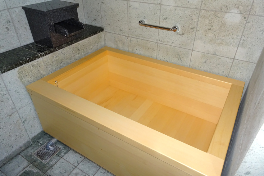 天然木の浴槽の交換(メンテナンス)