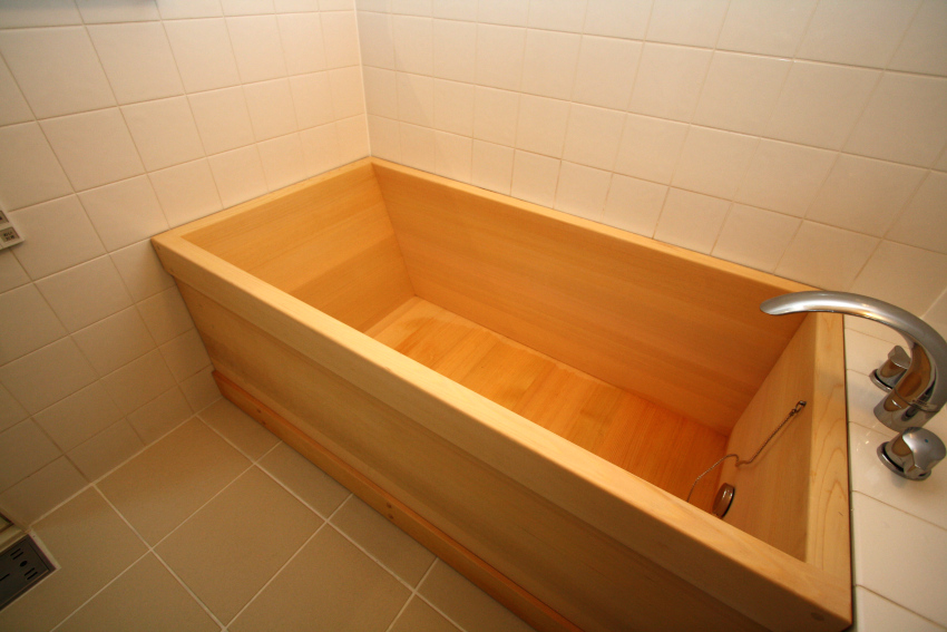 天然木の浴槽の交換（メンテナンス）