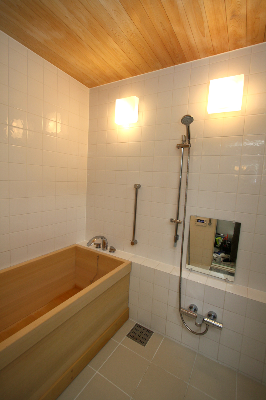 天然木の浴槽の交換（メンテナンス）