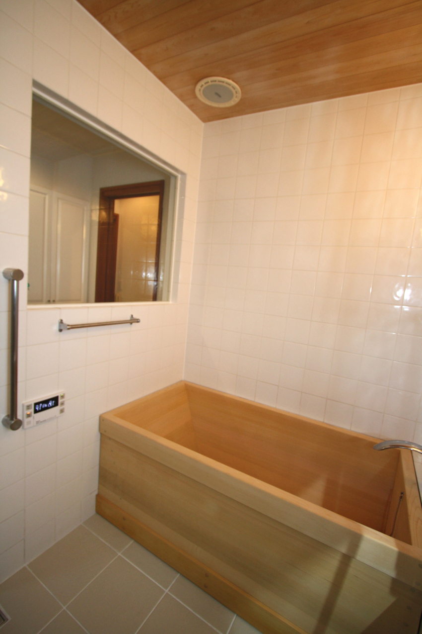 天然木の浴槽の交換（メンテナンス）