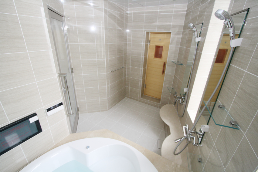 家庭用サウナ付きバスルーム