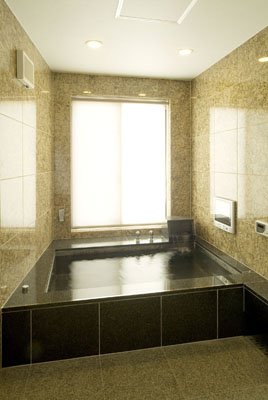 建物の壁が斜めなお宅の浴室リフォーム