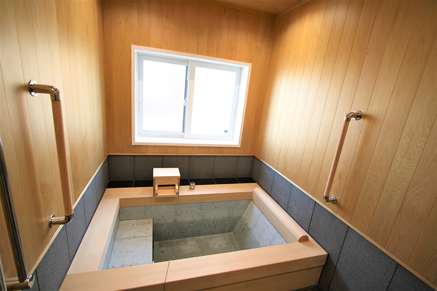 北の国の純和風バスルーム