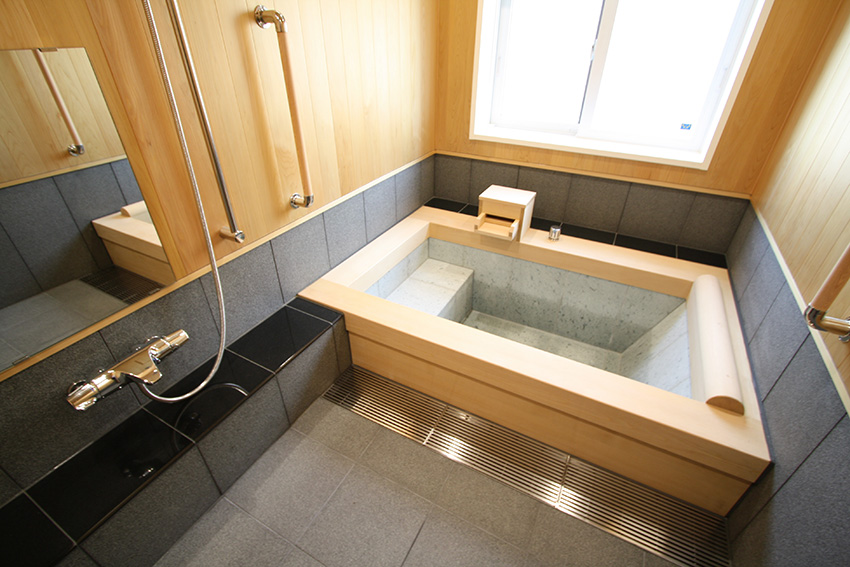 北の国の純和風バスルーム