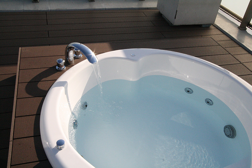 円形ジャグジー