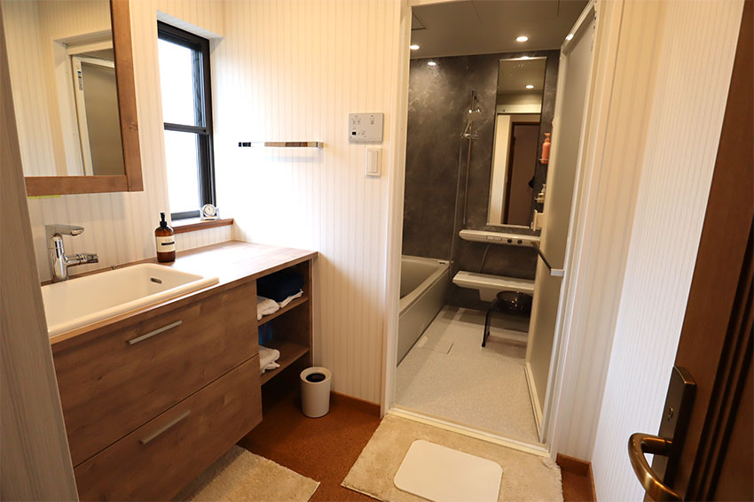 こだわりの天然木和風浴槽と洋風モダンバスルーム、キッチン・トイレのリフォーム