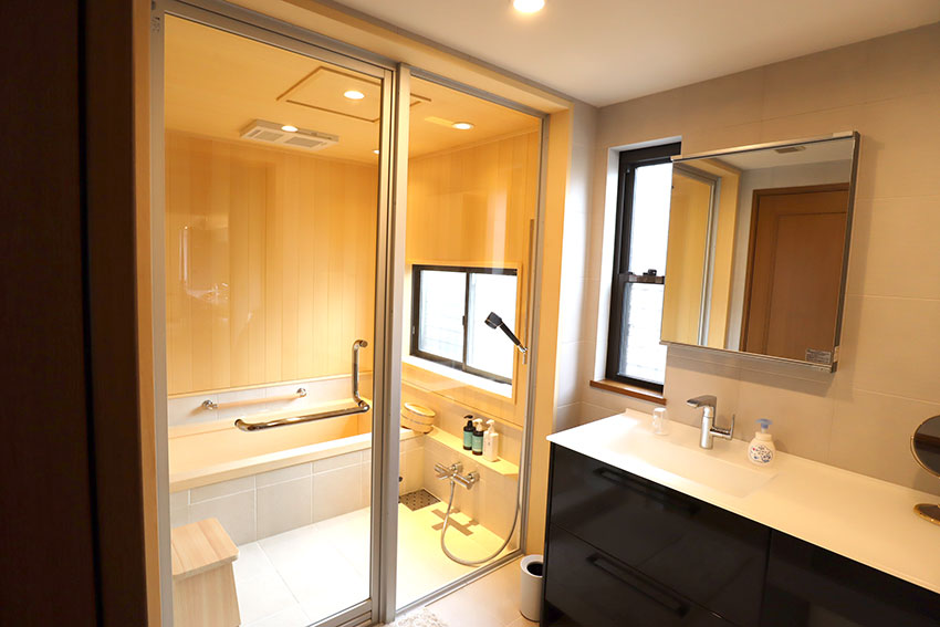 こだわりの天然木和風浴槽と洋風モダンバスルーム、キッチン・トイレのリフォーム