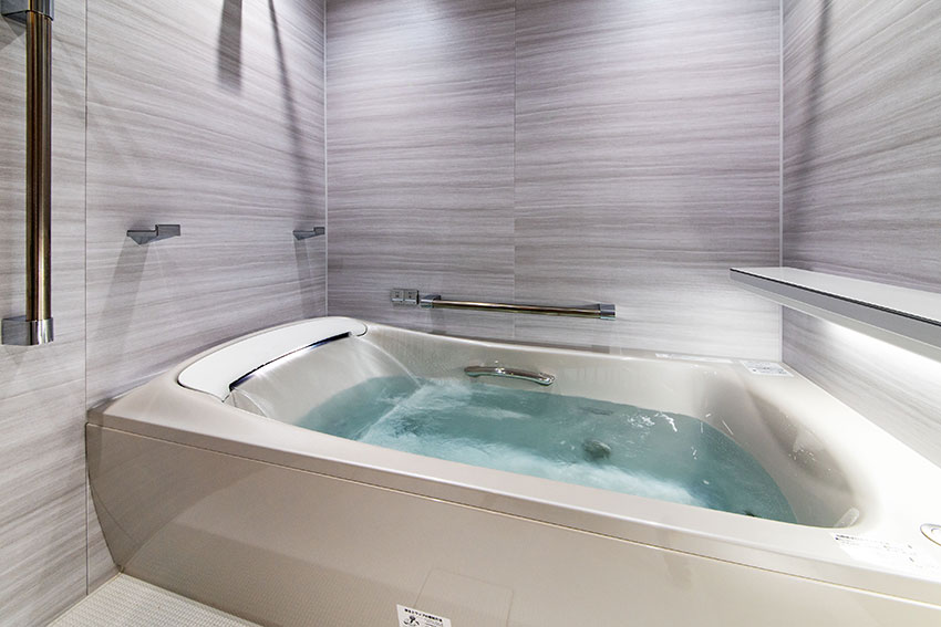 浴室:TOTOユニットバス「シンラ」を採用