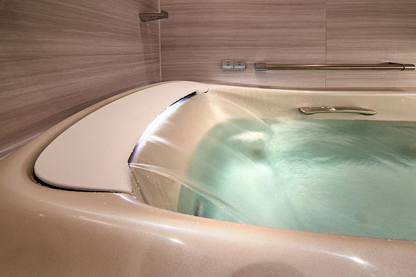 浴室:TOTOユニットバス「シンラ」を採用