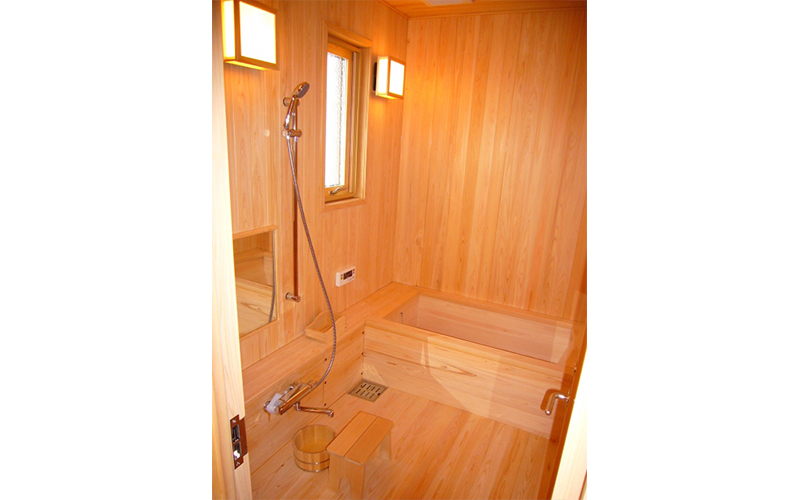 天然の木曾檜の浴槽です。